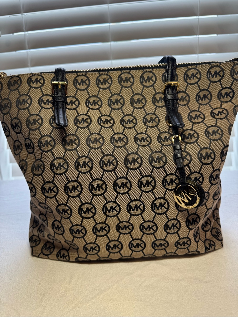 Michael Kors Jet Set East/West Tote Bag in Signature Tan and Black Fabric - Picture 1 of 12
